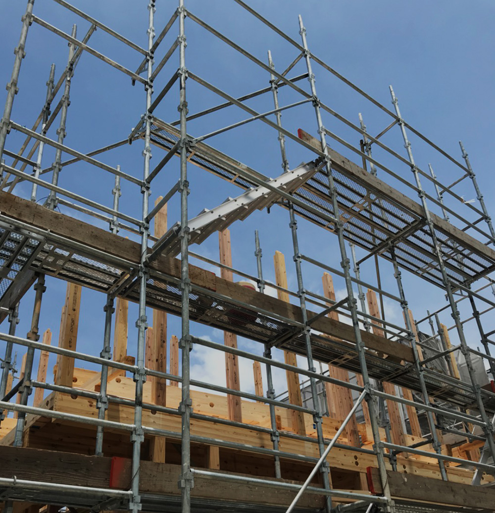 確認・報告・安全を徹底した施工 最強のコストパフォーマンスで、現場を一括管理 足場の組み立て・解体なら、株式会社沖縄吉村組